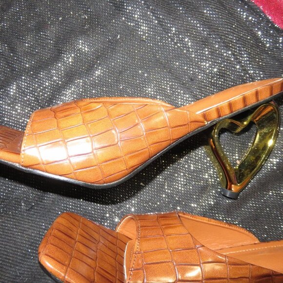 Crocodile Embossed High Gloss Leather Mule Sandals Heart Sculptural Heels sz 11 - Picture 9 of 16